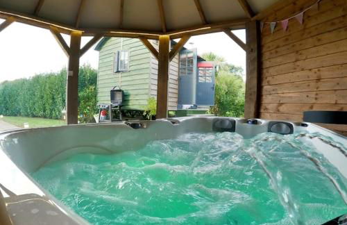 Romantic Retreat - Luxury Shepherds Hut + Hot Tub! - Foto 9