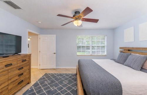 Ventur Tropical w Hot Tub Close to Beach - Photo 13