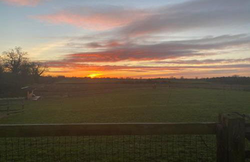 Near Woodbridge The Annexe Eyke Fantastic views with Dog secure Garden and Paddock - Foto 29