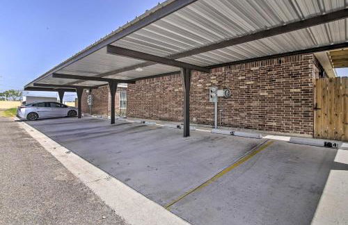 Private Patio Edinburg Couples Retreat! - Foto 23