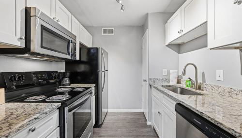 Bright two-bed wupgraded fixtures - Foto 5