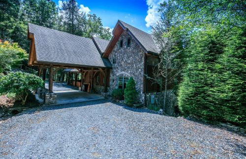 Luxury Riverfront Lodge - Sleeps 12, VIEWS, Fireplaces, Dogs OK - Photo 17