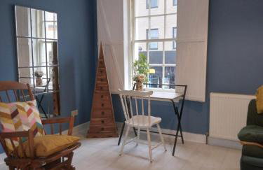 Cosy central 2 bedroom apartment - free parking - Foto 12