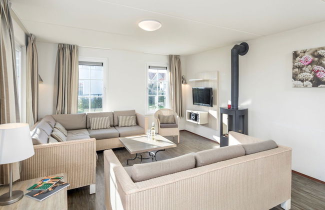 Detached Villa With Four Bathrooms Near the Sea - Photo 6