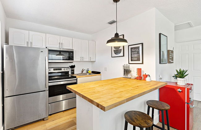 Lovely 2 BR Condo With Free Parking on Premises - Foto 20