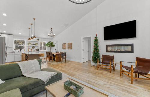 Wagon Wheel Hideaway - All season new build home near Tamarack Resort & Lake Cascade - Photo 6