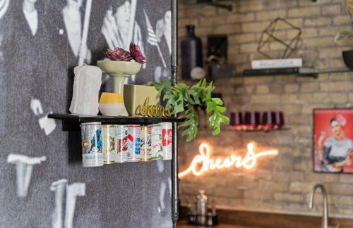 The Bentley Condotel, Heart of Walkers Point with Garage, Yard - Foto 20