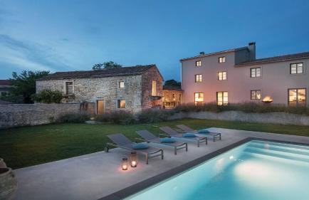 Rustic luxury villa with stunning interior in Tinjan - Foto 2