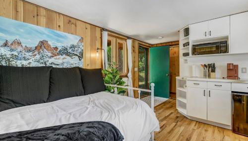 Pikes Peak Stone Cottage - Hot Tub & Game Room - Foto 2