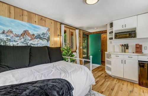 Pikes Peak Stone Cottage - Hot Tub & Game Room - Foto 2