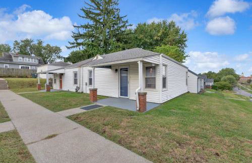 Pony Express 1BR | Pets OK + Laundry | Blue Door - Foto 16