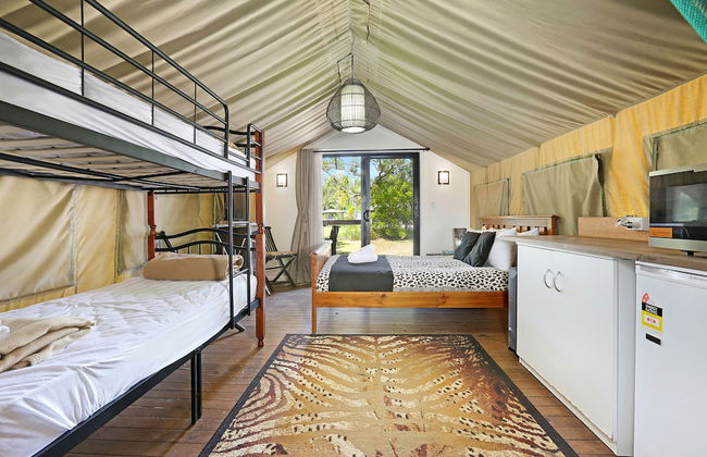 Seven Mile Beach Holiday Park - Photo 13