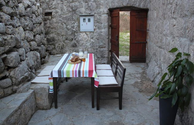 Stone Holiday Home in Brotnice Dalmatia with Outdoor Hot Tub - Foto 6