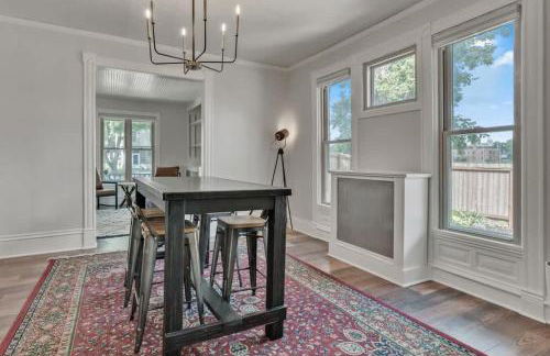 City Oasis Awaits Cozy DT Home With Hot Tub Vikings - Foto 3