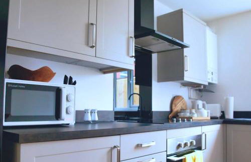 Adeluxe Home - Luxury 2 Bedroom Entire House with Free WiFi, Disney, Netflix and Amazon Prime Included - Foto 40