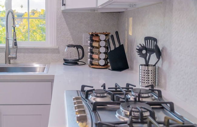 Stunning LA Luxury Retreat Ideal for Work or Play - Foto 12