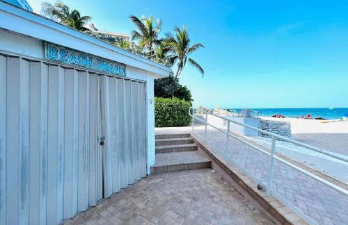 Stylish Beachfront Condo with Balcony & Ocean View - Foto 86