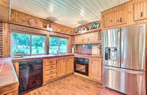 Pet Friendly Home with Hot Tub, Patio and Game Room! - Foto 8