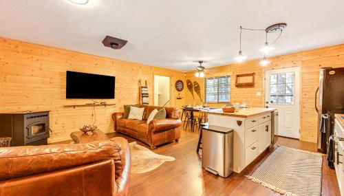 Forest Views and Fire Pit Cozy Pine Cabin - Photo 5