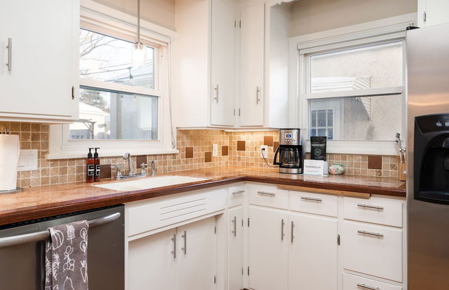 Beard Avenue Bungalow! - Foto 12