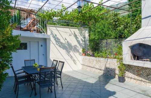 Villa Dalmatian Gem - Two-Bedroom Villa with Terrace and Swimming Pool - Photo 23