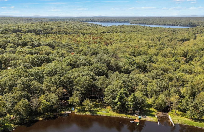 Lake Daze by Avantstay Lakefront w/ Modern Interior, Enclosed Porch & Hot Tub - Foto 54