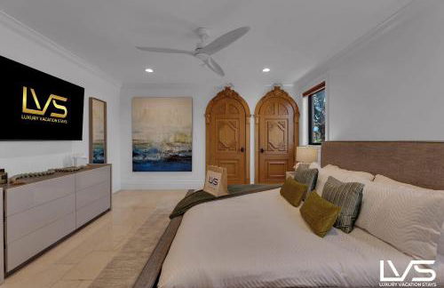 Villa Rhodes Palatial Waterfront Beach Estate - Photo 16