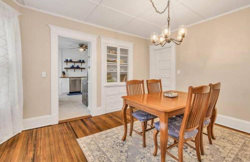 Classic West Hartford Center Apartment - Foto 16