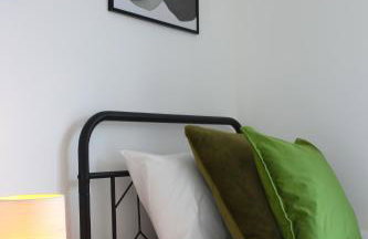 Two Bed Apartment - 20 minutes train into King Cross London - Perfect for families & contractors close to Royal Vet College & M25 Free Parking - Foto 2