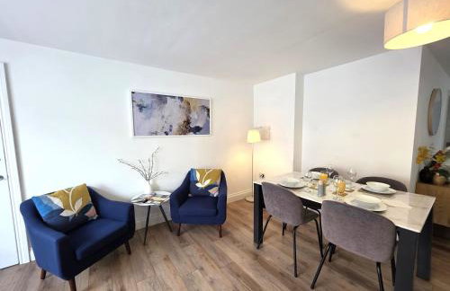 Modern One Bed Flat at Dawe Luxury Suites - An Entire Apartment near Ely Cathedral & Train Station - The Perfect Gateway to Explore Ely, Cambridge, Norfolk & London - Sleeps up to 4 - Photo 9