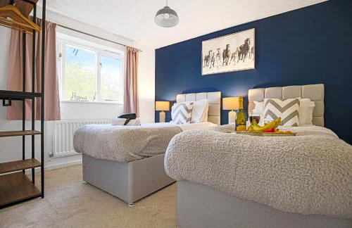 Emerald House - Prime Location - Driveway Parking, Pool Table, Fast Wifi, Self Check-In and Sky TV by Yoko Property - Photo 13