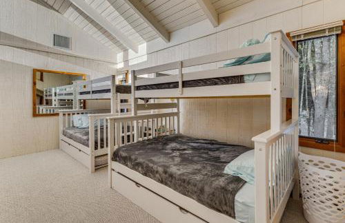 Resort-Style Community! Quechee Chalet with Deck - Foto 23