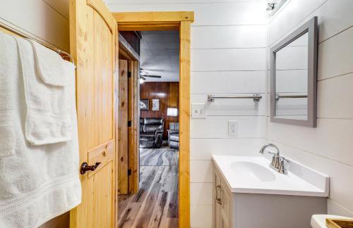 Devils Fork Resort Cabin with Designated Boat Slip! - Foto 17