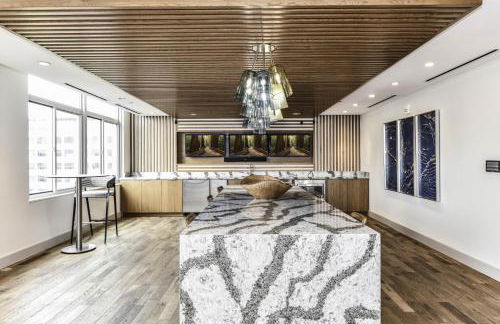 Urban 2BR Oasis with Scenic Rooftop and Gym - Foto 44