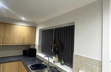 Spacious 3 Bedroom Home in Bletchley - Foto 8