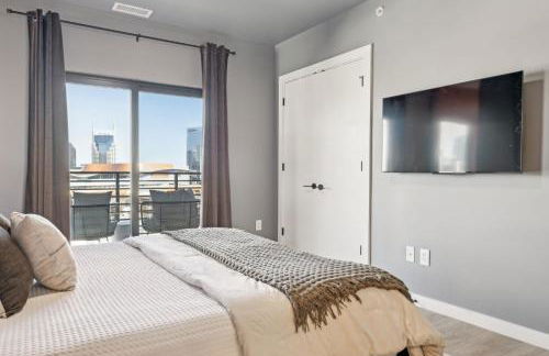 The Rhythm and Rooftop Penthouse Walk To Broadway with Pool and Amazing Views - Foto 40