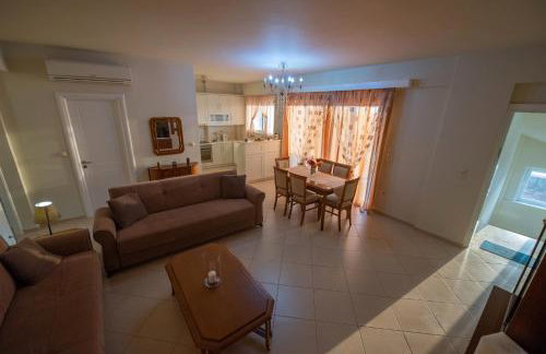 Grand Suites with Private Pools - Photo 24