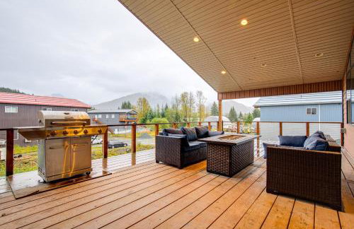 Mendenhall Valley Escape with Furnished Deck! - Foto 9