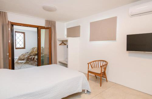 PANORMOS ART Beachfront Suites - Photo 53