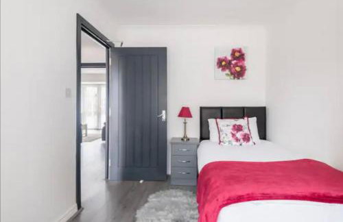 Marston 5 Bedroom Home With Parking Near HS2 & NEC & BHX - Foto 7