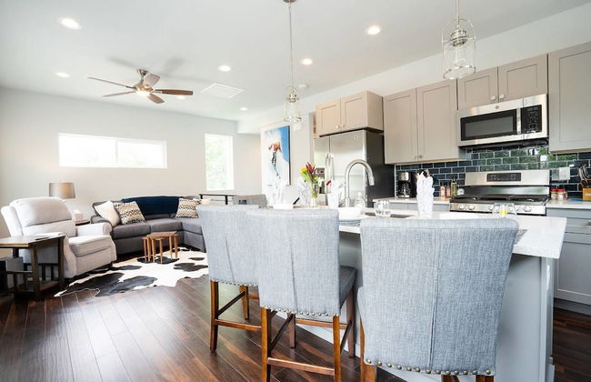 The Beautiful Berkley Homestead Walk to Tennyson - Photo 20