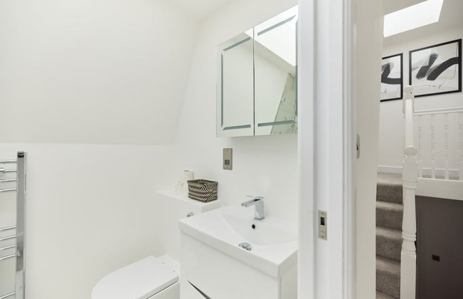 The Shepherd s Bush Wonder - Trendy 4bdr Home With Garden Terrace - Photo 32