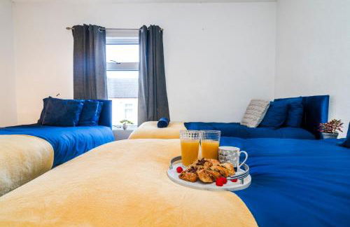 2 Bedroom House, 5 Single Beds, Fast WiFi - Photo 42