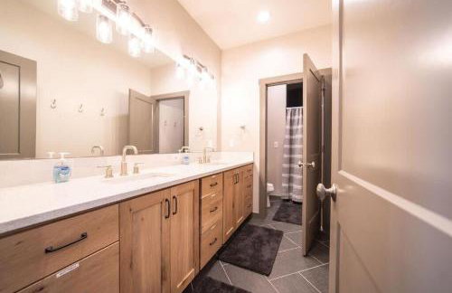 East Cabin- Yellowstone Family Retreat- Sled Hill - Foto 11