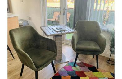 2 Bed Chalet Sleeps 6 - Pets Near Beach Parking - Foto 15