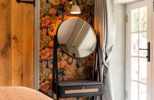 St James Cottage - Luxurious Dorset Escape in Idyllic Milton Abbas - Photo 21