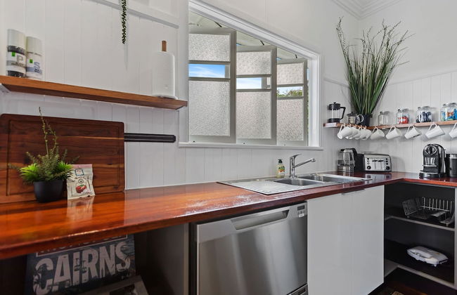 Crystal Cottage Cairns - Photo 26