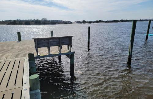 Waterfront home with Private Dock and swimming area, large fenced backyard - Foto 7