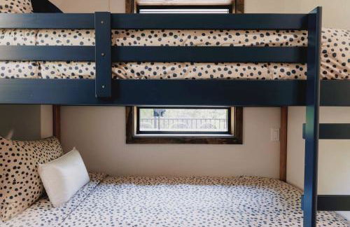 Emberwood Lodge - Luxury Cabin, Kid Friendly - Foto 28