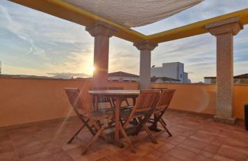 Capo Figari 13, Appartamento spazioso nel centro di Golfo Aranci con terrazza vista mare, Wi-Fi, parcheggio gratuito - Foto 1